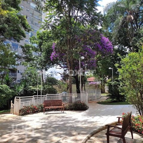 Image 16 - 884091