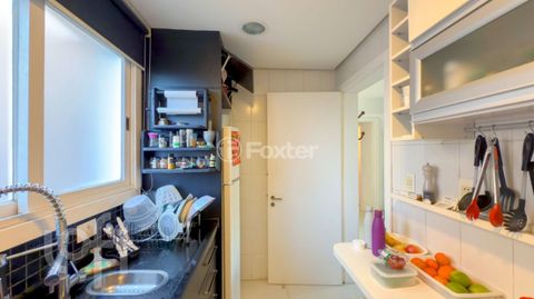 Image 9 - 884135