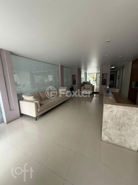 Image 1 - 884158