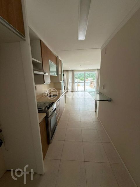 Image 5 - 884158