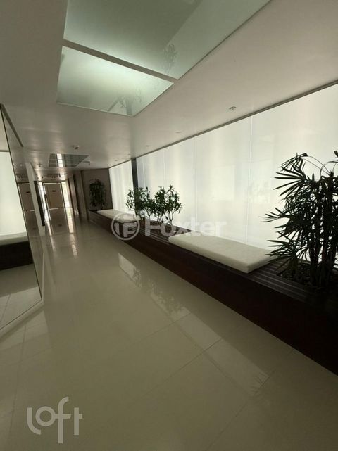 Image 2 - 884158