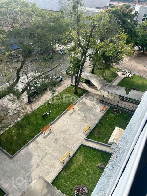 Image 13 - 884165