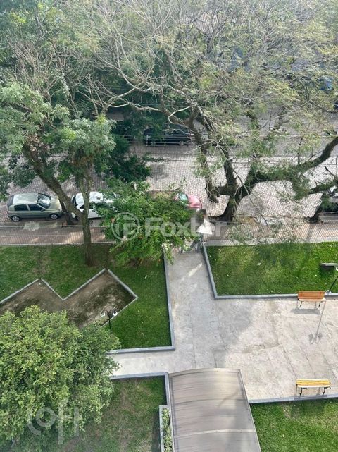 Image 12 - 884165