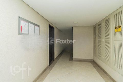 Image 6 - 884182
