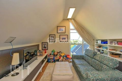 Image 18 - 884185