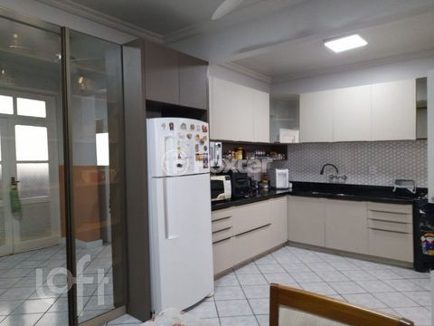 Image 7 - 884186