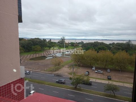 Image 8 - 884195