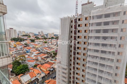 Image 6 - 884200
