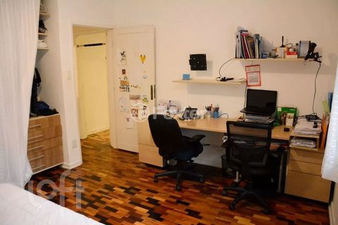 Image 11 - 884201