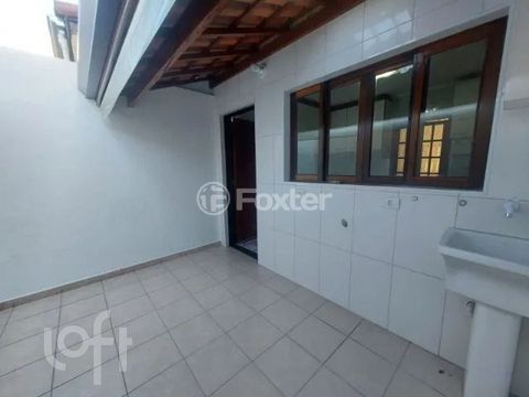Image 3 - 884202
