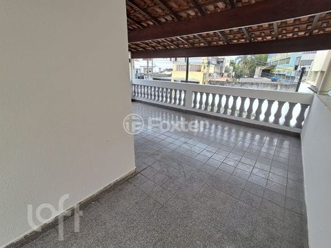 Image 9 - 884205