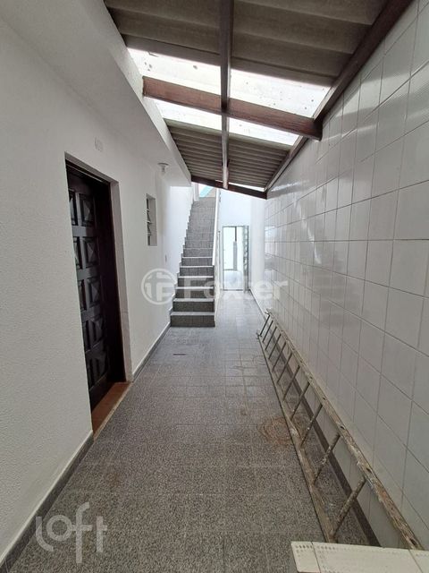 Image 7 - 884205