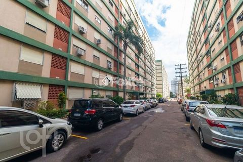 Image 14 - 884208