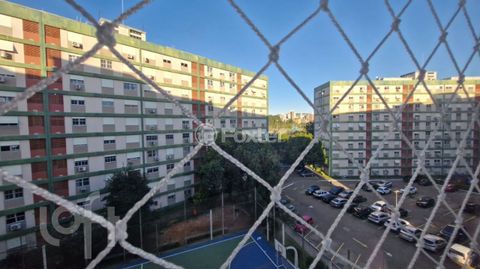 Image 3 - 884208