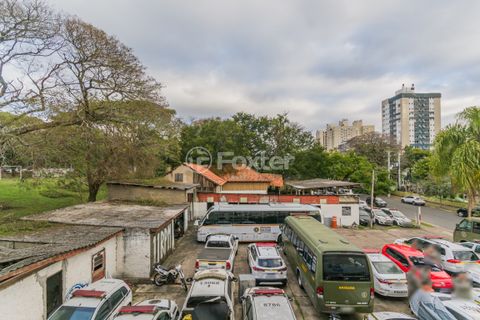 Image 6 - 884213