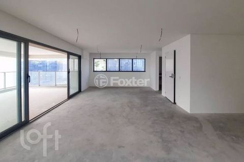 Image 4 - 884215