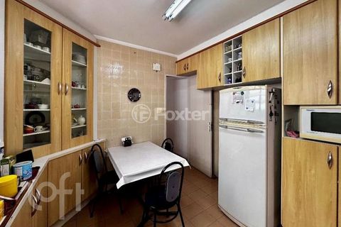 Image 8 - 884216