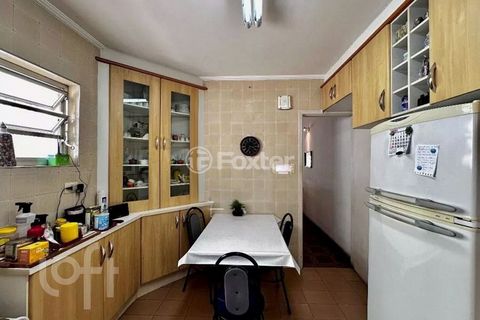 Image 9 - 884216