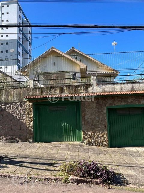 Image 1 - 884225