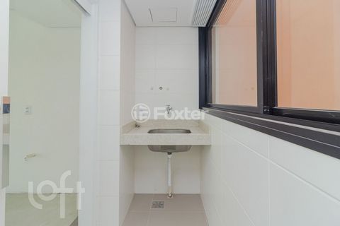 Image 8 - 884226