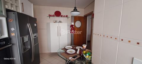 Image 8 - 884231