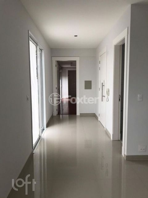 Image 5 - 884240