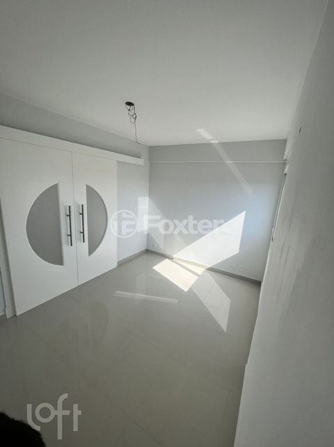 Image 7 - 884240