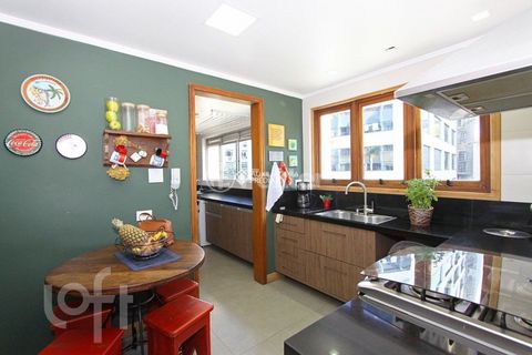 Image 10 - 884255