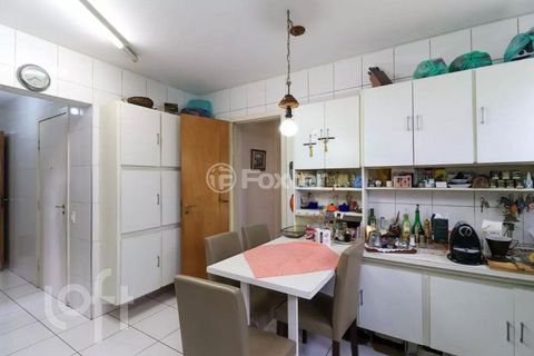 Image 7 - 884266