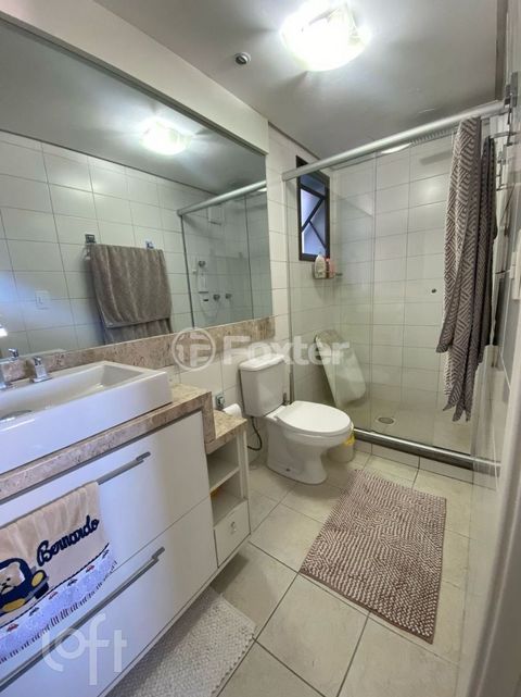 Image 7 - 884282