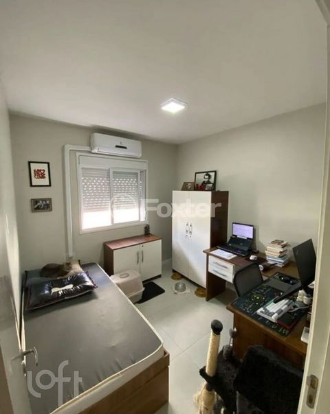 Image 3 - 884294