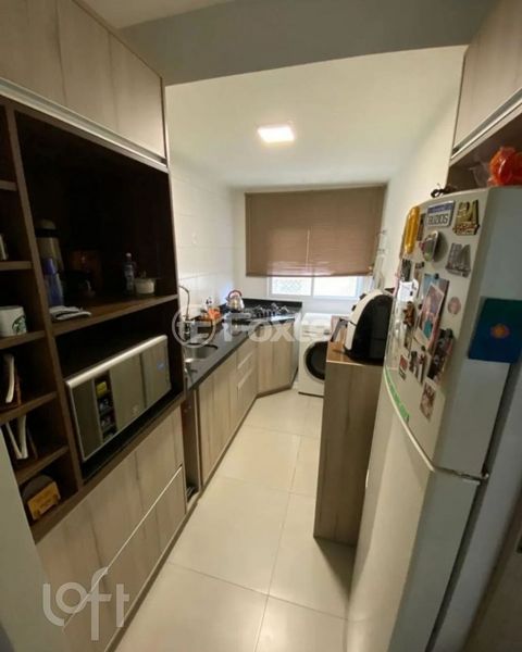 Image 6 - 884294