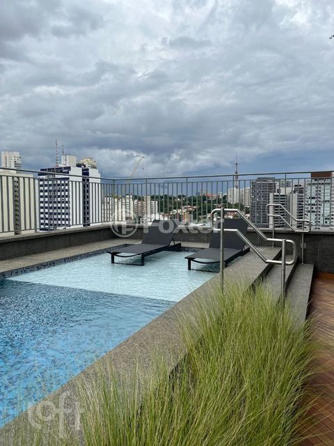 Image 12 - 884301