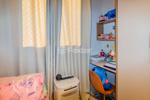Image 9 - 884304