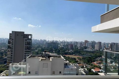 Image 10 - 884306