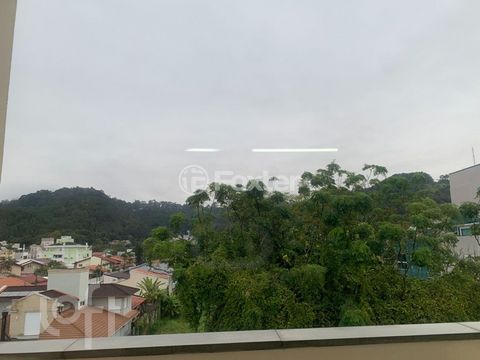 Image 11 - 884316
