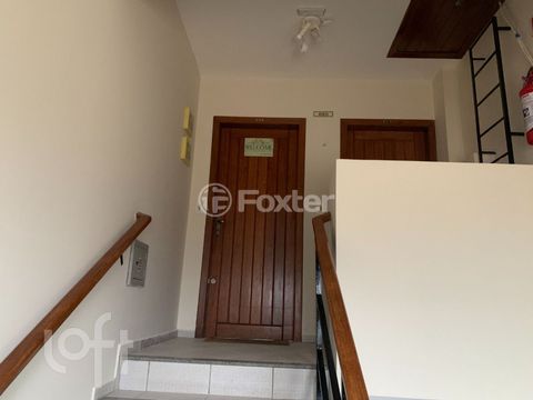 Image 4 - 884316