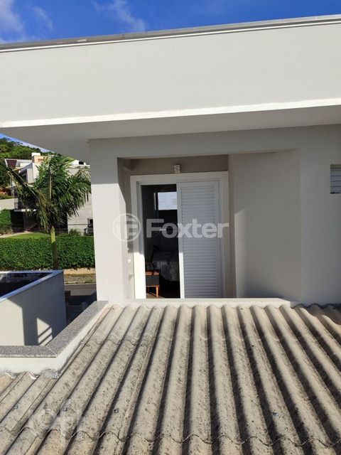 Image 5 - 884352
