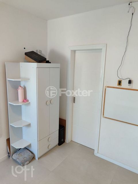 Image 7 - 884352