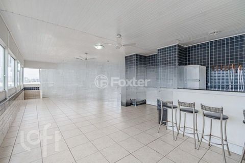 Image 19 - 884355