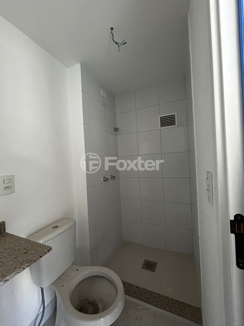 Image 7 - 884360
