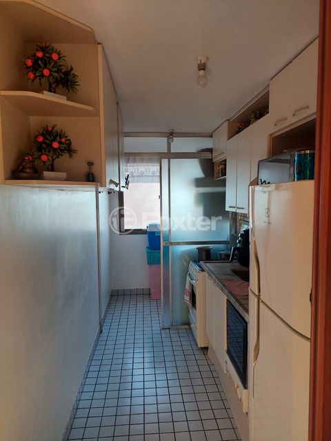 Image 2 - 884361