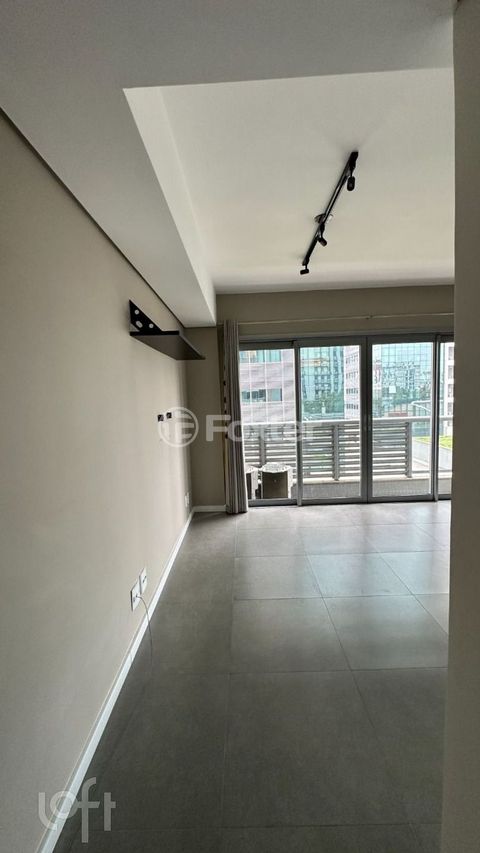 Image 6 - 884363