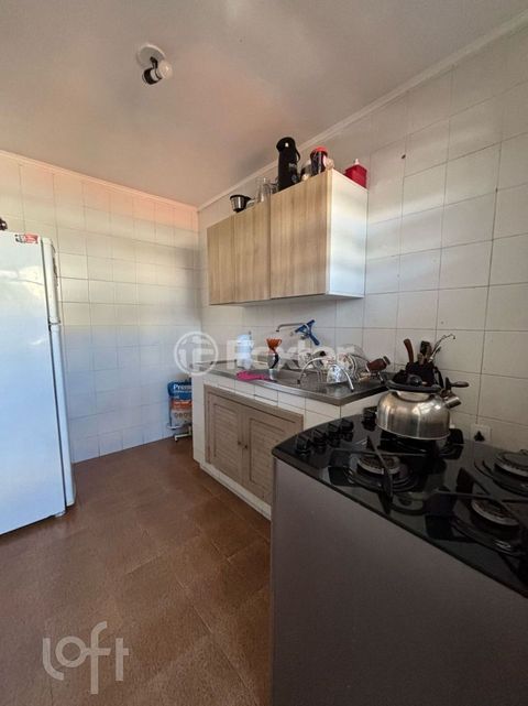 Image 6 - 884365