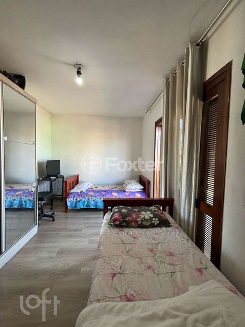 Image 10 - 884365