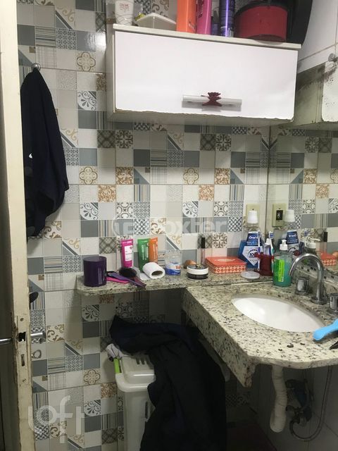 Image 6 - 884369