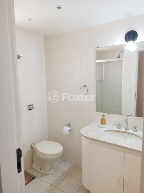 Image 7 - 884371