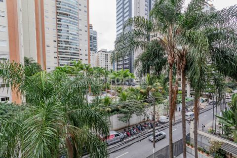 Image 17 - 884371