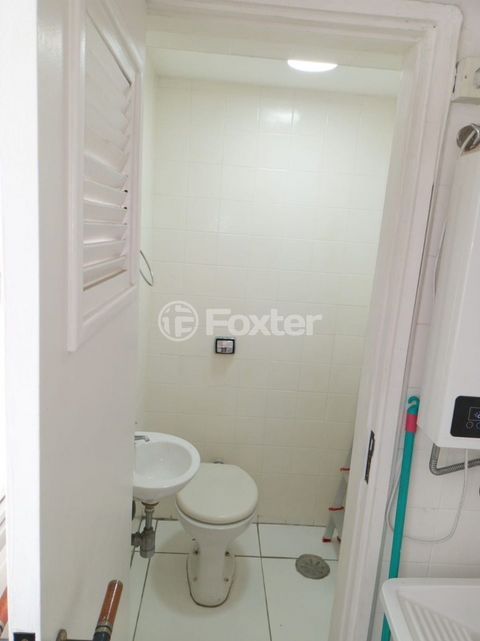 Image 8 - 884371