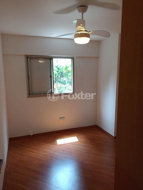 Image 6 - 884371